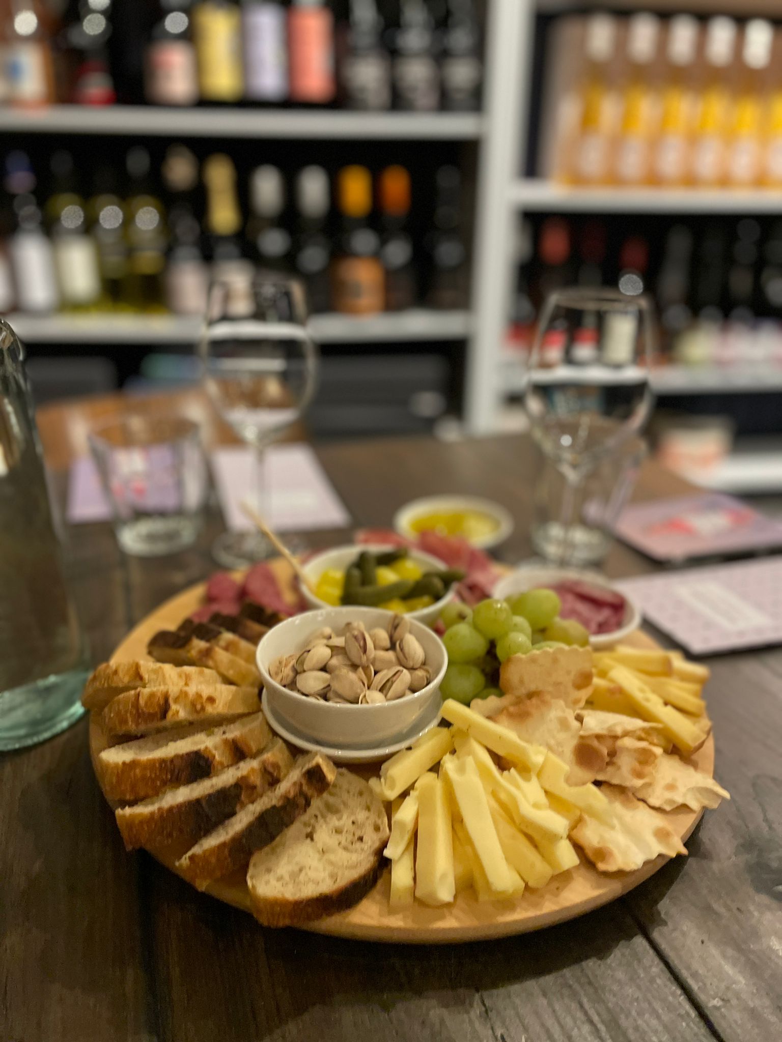 Nederlandse Wijnproeverij Extra Royale - Wijnproeverij met luxe happen in Amsterdam Centrum