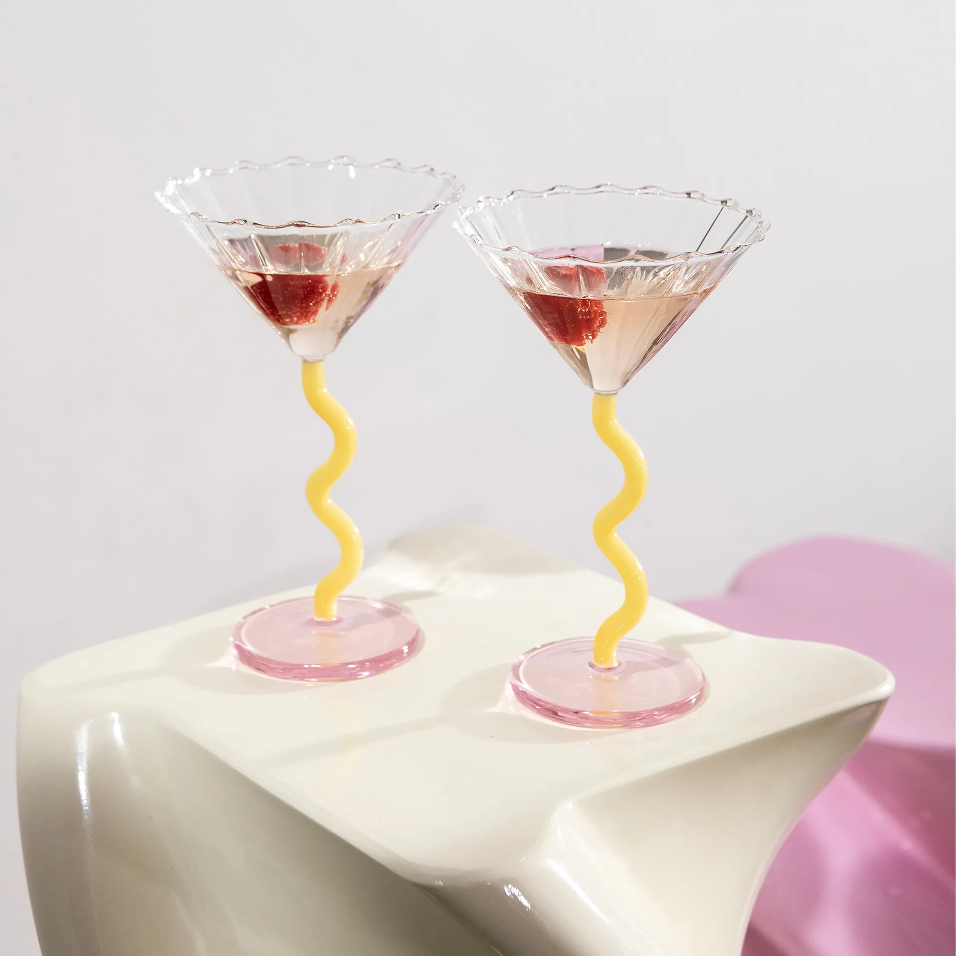 &Klevering | Coupe Curve Caramel | set van 2 - Design & Wijn - Amsterdam - Nederlandse Wijn - Proeverij - Design Accessoires - Cocktailglazen