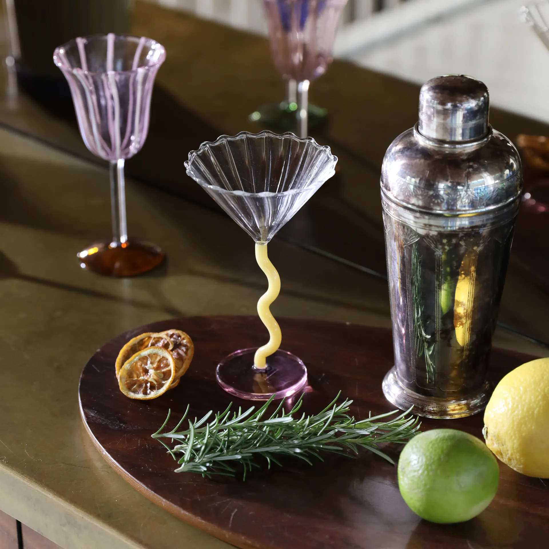 &Klevering | Coupe Curve Roze | set van 2 - Design & Wijn - Amsterdam - Nederlandse Wijn - Proeverij - Design Accessoires - Cocktailglazen